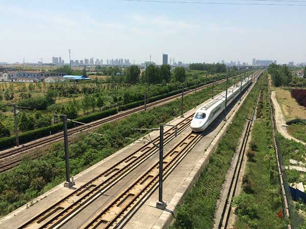 高铁铁路植草护坡工程图片